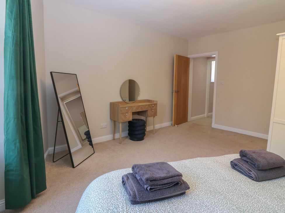 A bedroom with a mirror and dressing table at The Herring's Lean in Eyemouth