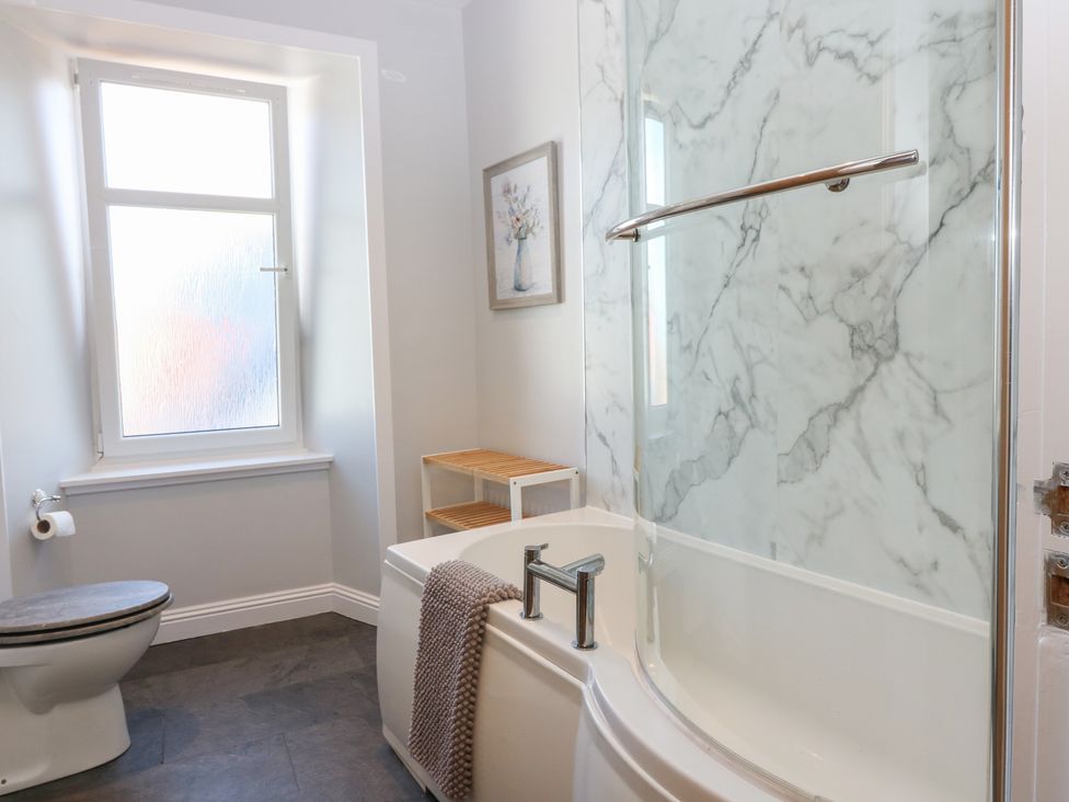 A bathroom with bathtub and toilet at The Herring's Lean in Eyemouth