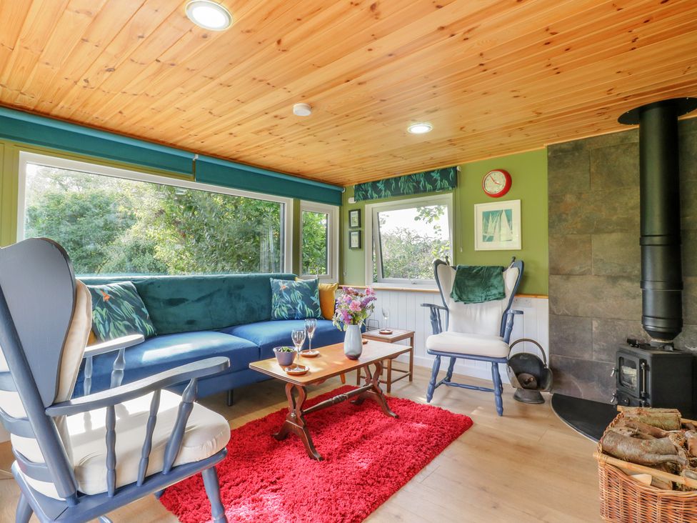 A snug with a sofa and table at Orchard Lodge in Dover