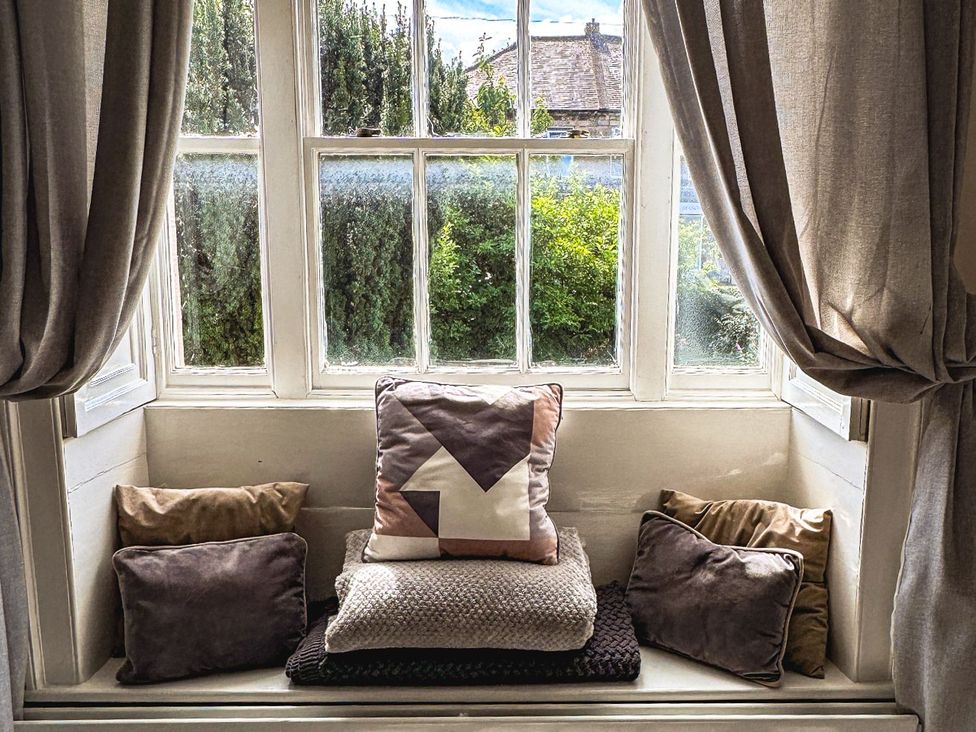 A window seat with cushions at Prudhoe Cottage in Prudhoe