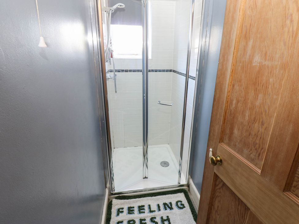 A shower enclosure in a bathroom at Prudhoe Cottage in Prudhoe