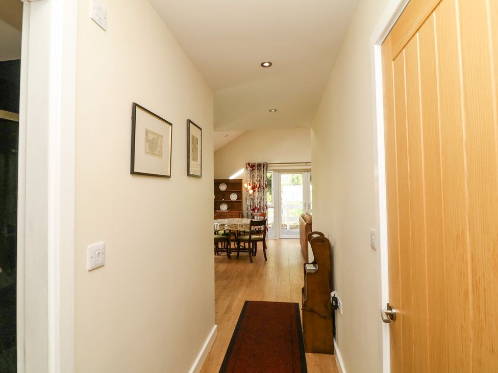 A hallway leading to a dining area at Jasper Lodge in Lincoln