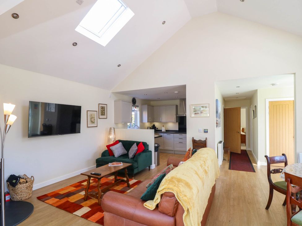 A living room with a sofa and television at Jasper Lodge in Welton