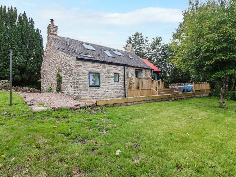 A cottage with decking and garden area at Doocot Wood Cottage in Forfar
