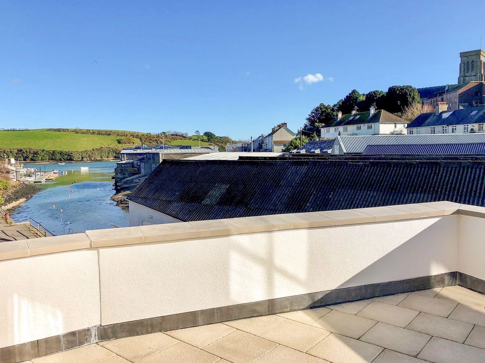 A view of buildings and water at Beachstone in Salcombe