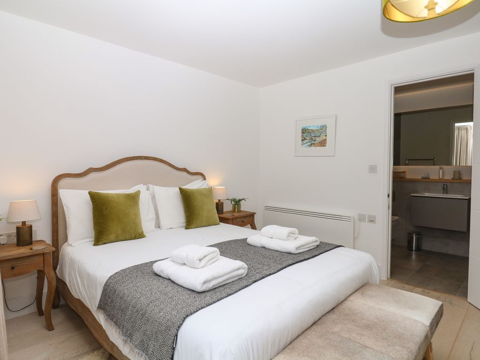A bedroom with a bed and bedside tables at Beachstone in Salcombe