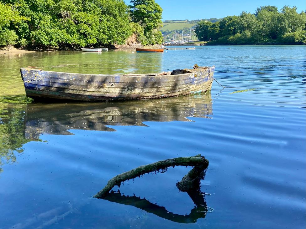 A boat on calm water at Beachstone in Salcombe