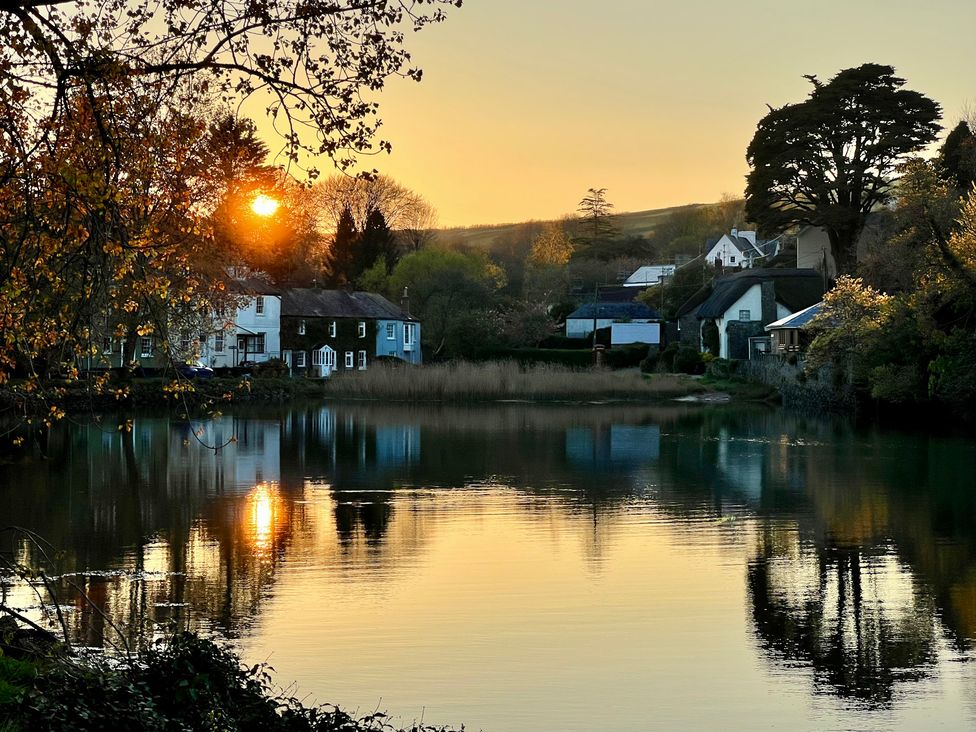 A scenic view of houses by a river at Beachstone in Salcombe