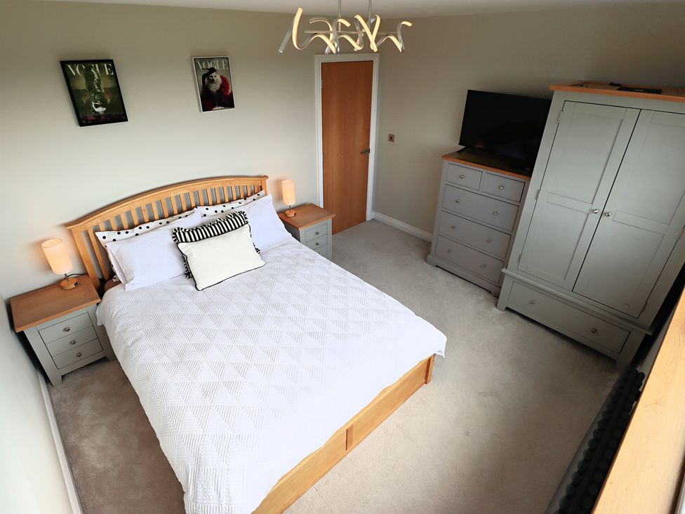 A bedroom with a bed and nightstands at Parrott's Nest in Hyde