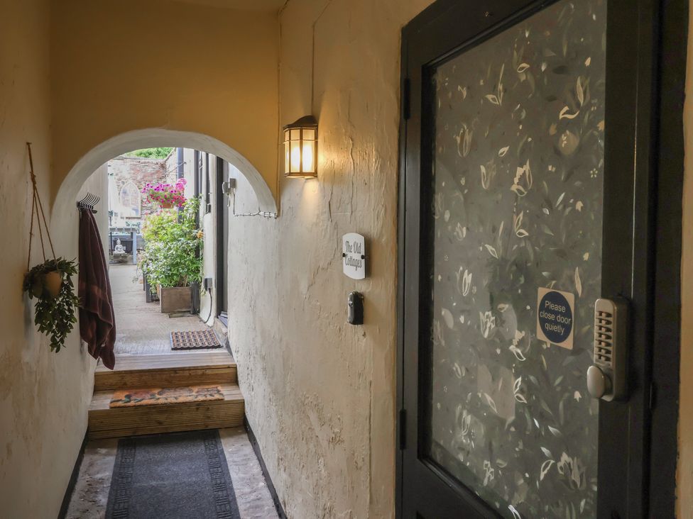 A hallway with decorative door and light fixture at Cathedral Mews in Ripon