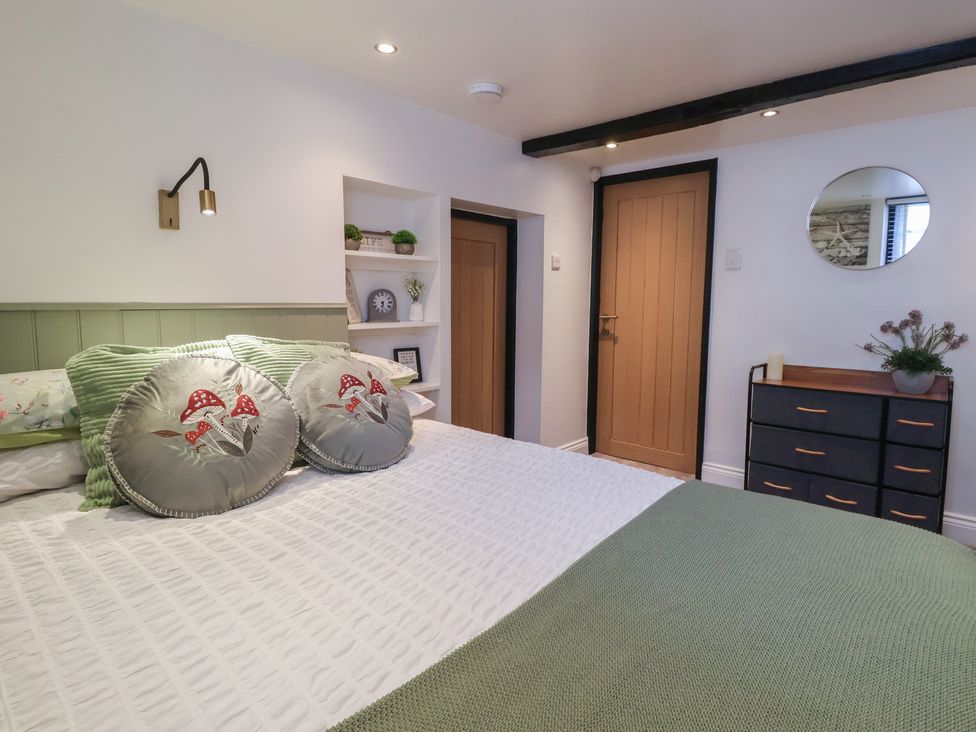 A bedroom with a bed and a chest of drawers at Cathedral Mews, Ripon