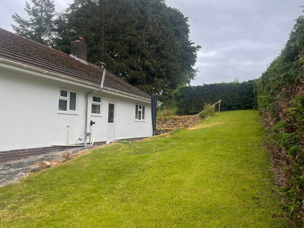 A bungalow with a garden and pathway at Saddleback Bungalow Llandrindod Wells