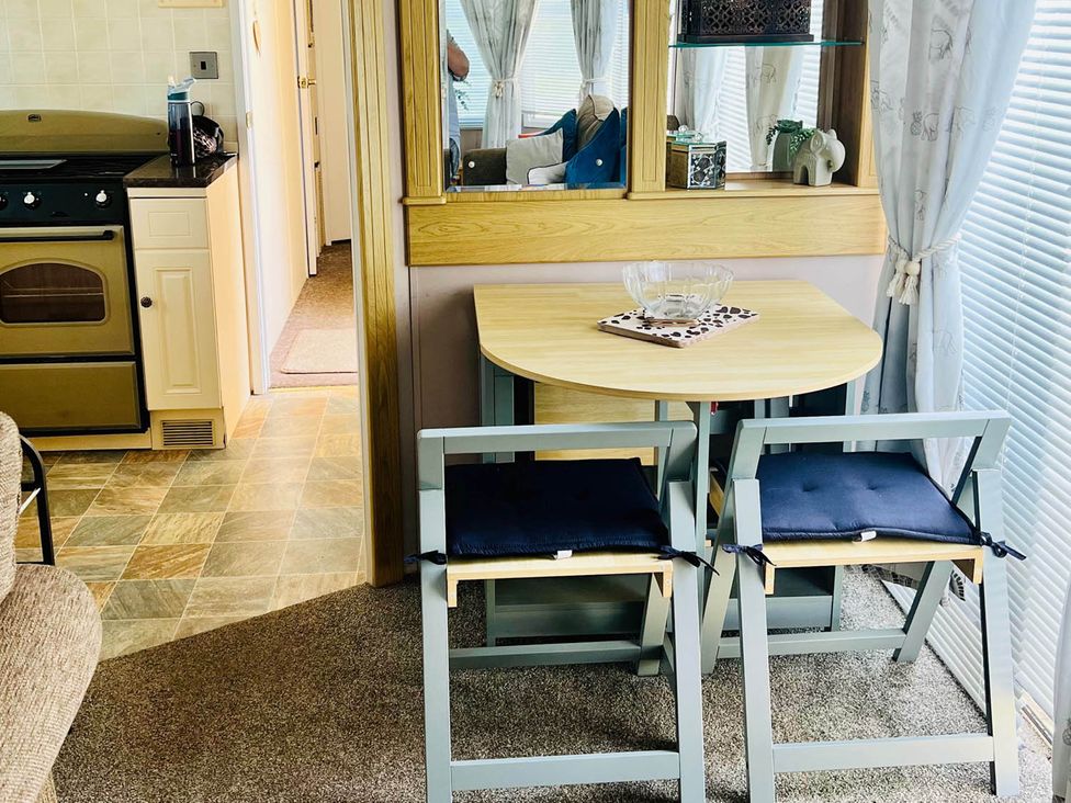 A kitchen with a table and chairs at Sea Breeze A Beautiful 3 Bed Pet Friendly Retreat, Mablethorpe
