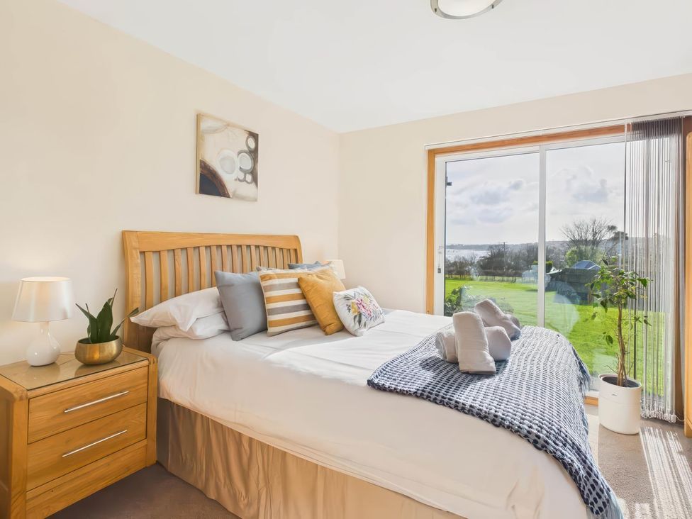 A bedroom with bed and nightstand at Apartment Sleeps 4 Enclosed Garden Pets Welcome in Flushing