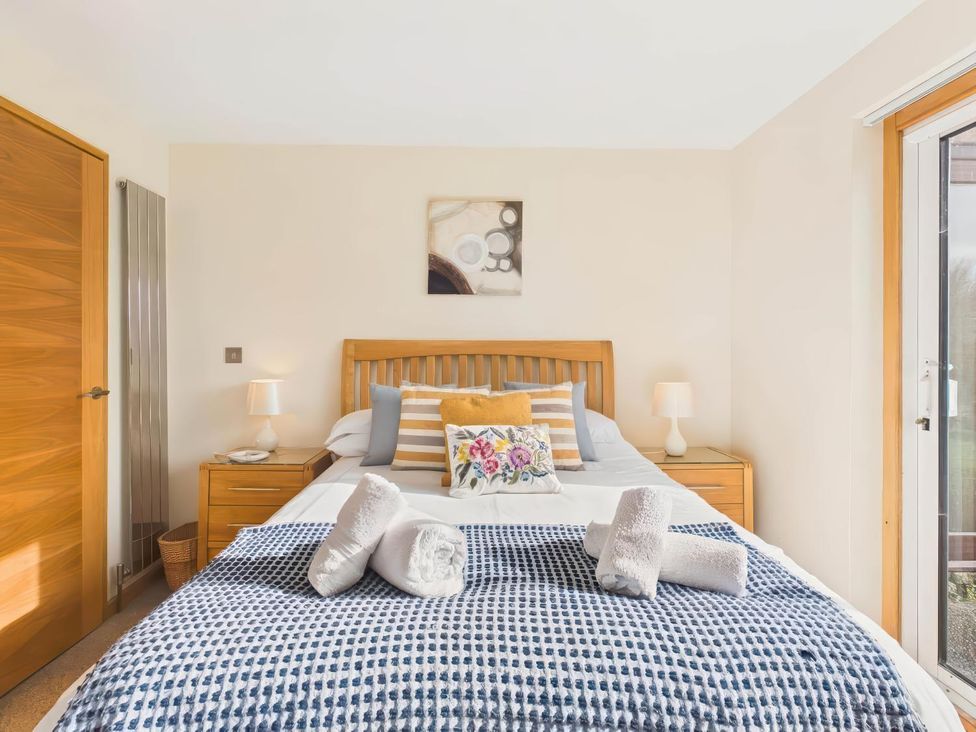 A bedroom with a bed and side tables at Apartment Sleeps 4 Enclosed Garden Pets Welcome in Flushing