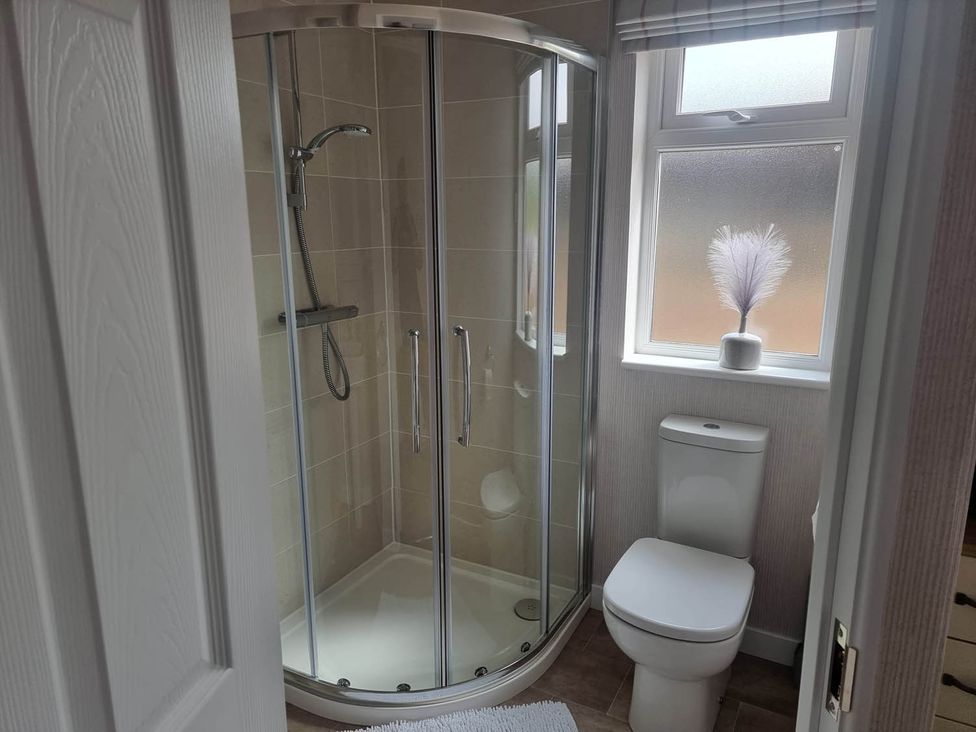 A bathroom with a shower and toilet at Pet Friendly 2Bed Luxury Lodge in Routh HotTub Heron Lakes Luxury Lodge Park near Beverley