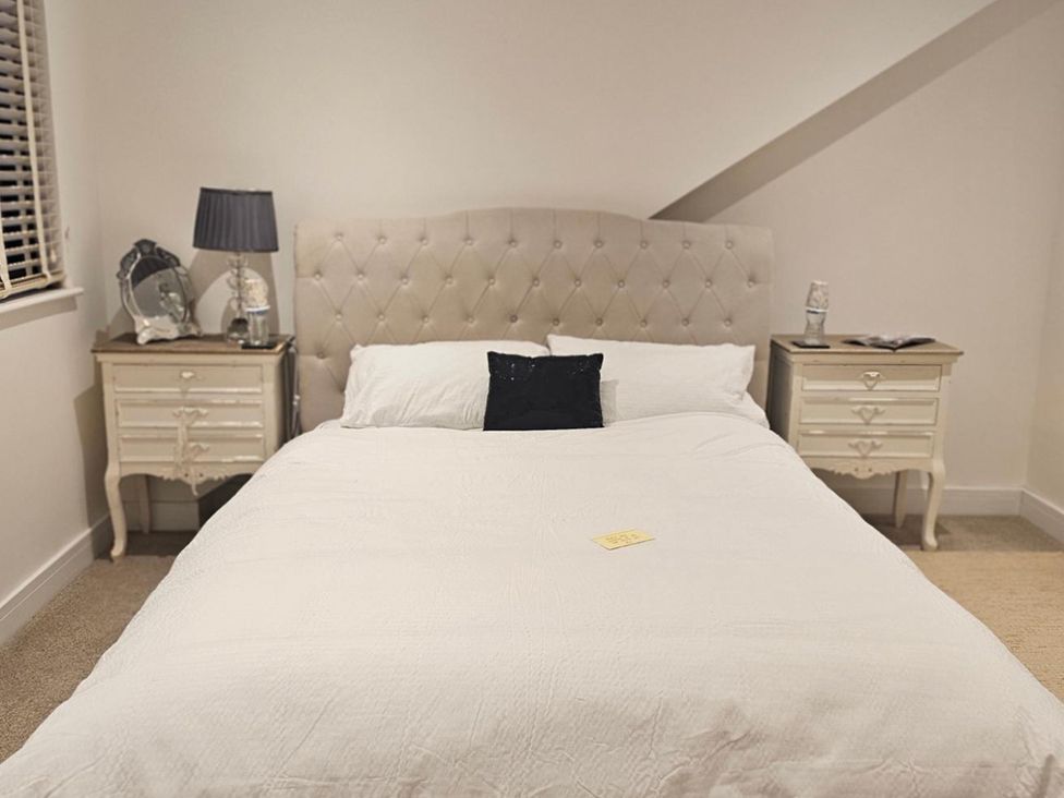 A bedroom with a bed and bedside tables at 5 Bed Sleeps 7 New Build Detached Property Monkton near Minster