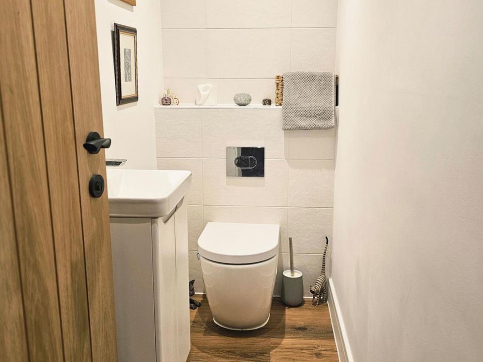 A bathroom with a toilet and sink at 5 Bed Sleeps 7 New Build Detached Property in Monkton near Minster