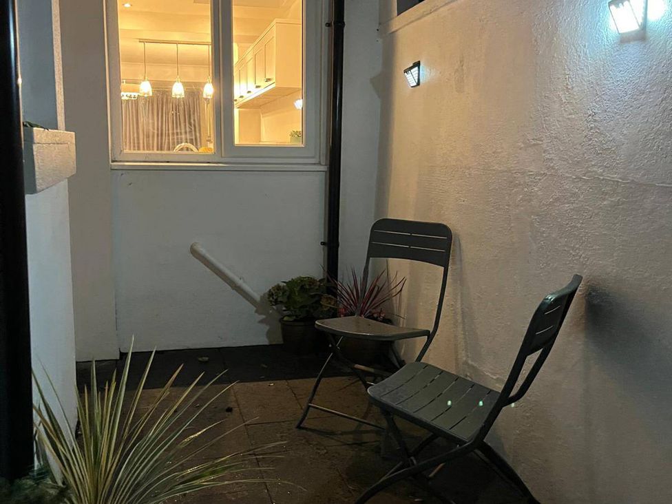 An outdoor seating area with chairs and plants at Charming 3Bed Cottage Private Garden Parking Torquay
