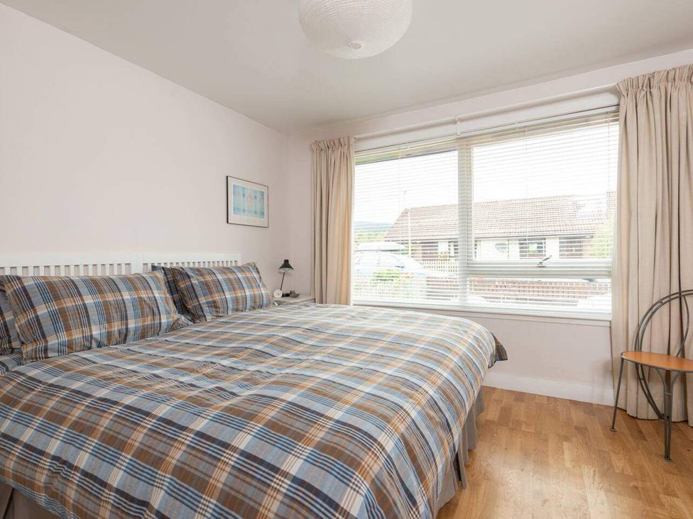 A bedroom with a bed and window at 2bed Cottage Private garden Freeparking in Aviemore