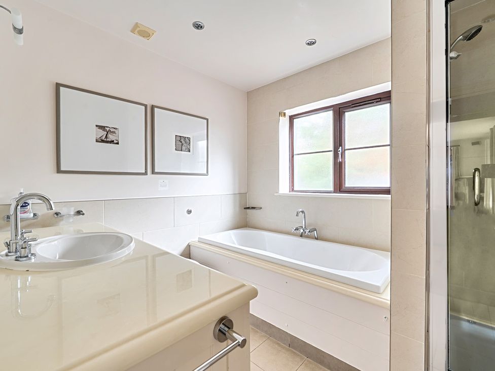 A bathroom with a tub and sink at 2bed sleeps4 pool freeparking Trenythonestate near Par