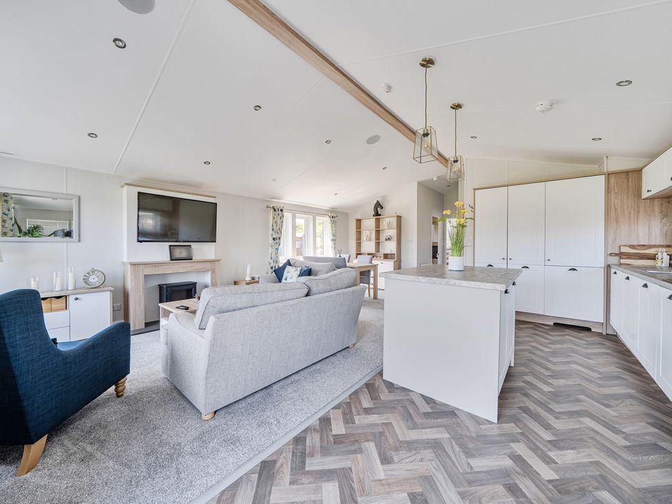 A living room with a television and sofa at Atlantic Breeze Luxury Lodge sleep 6 Mullacott near Ilfracombe