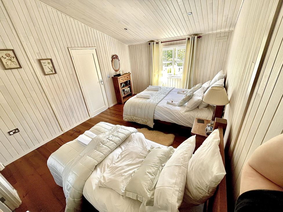 A bedroom with two beds and a wooden shelf at Stunning Sleeps 6 Luxury Lodge Pets Mercia Marina near Willington, Derbyshire
