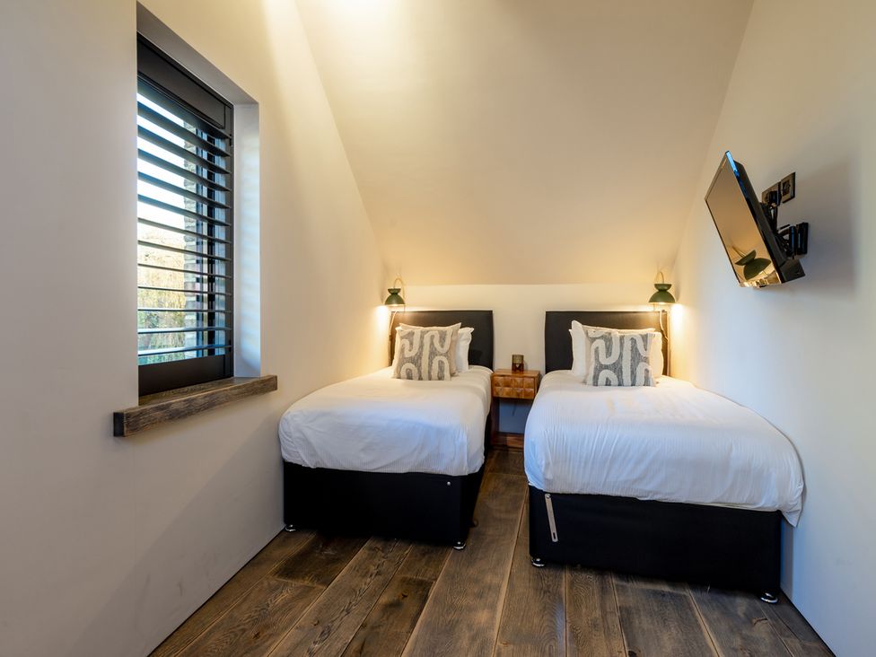 A bedroom with twin beds and a window at 