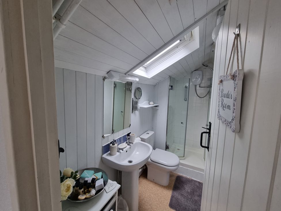 A bathroom with sink, toilet, and shower at The Old Barn in Manchester