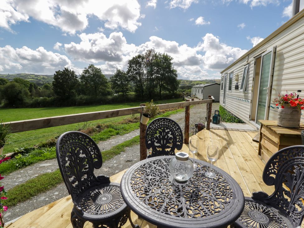 An outdoor seating area with a table and chairs at Leven in Lampeter