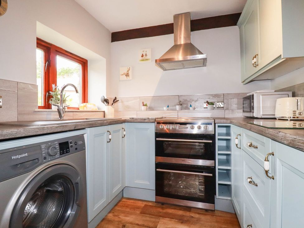 A kitchen with appliances and cabinets at Skylark in Liskeard