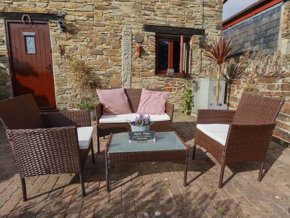 An outdoor seating area with chairs and a table at Skylark in Liskeard