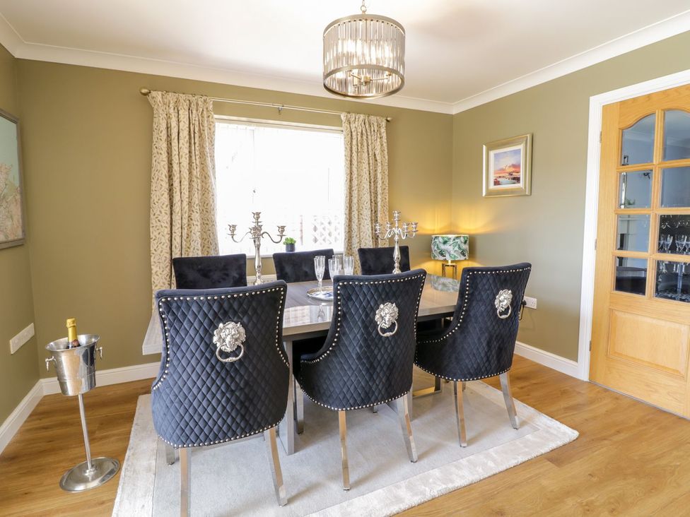 A dining room with a table and chairs at Ger Y Mor in Cemaes Bay