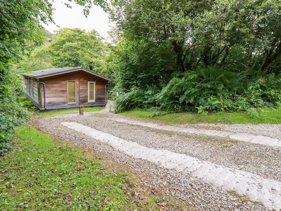A house with a driveway surrounded by trees at 7 Stonerush Valley Looe