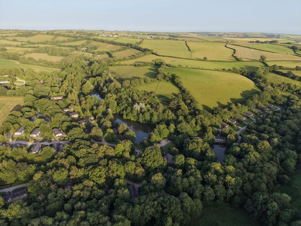 A landscape with houses and ponds at 7 Stonerush Valley in Lanreath