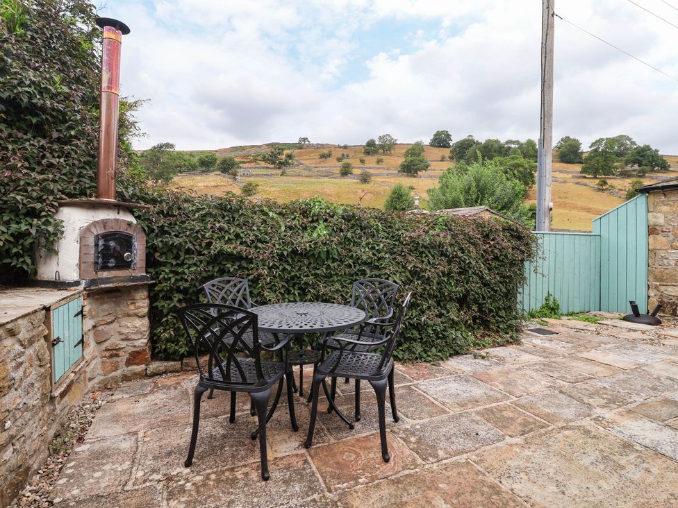 An outdoor patio with a table and chairs at South View in Richmond