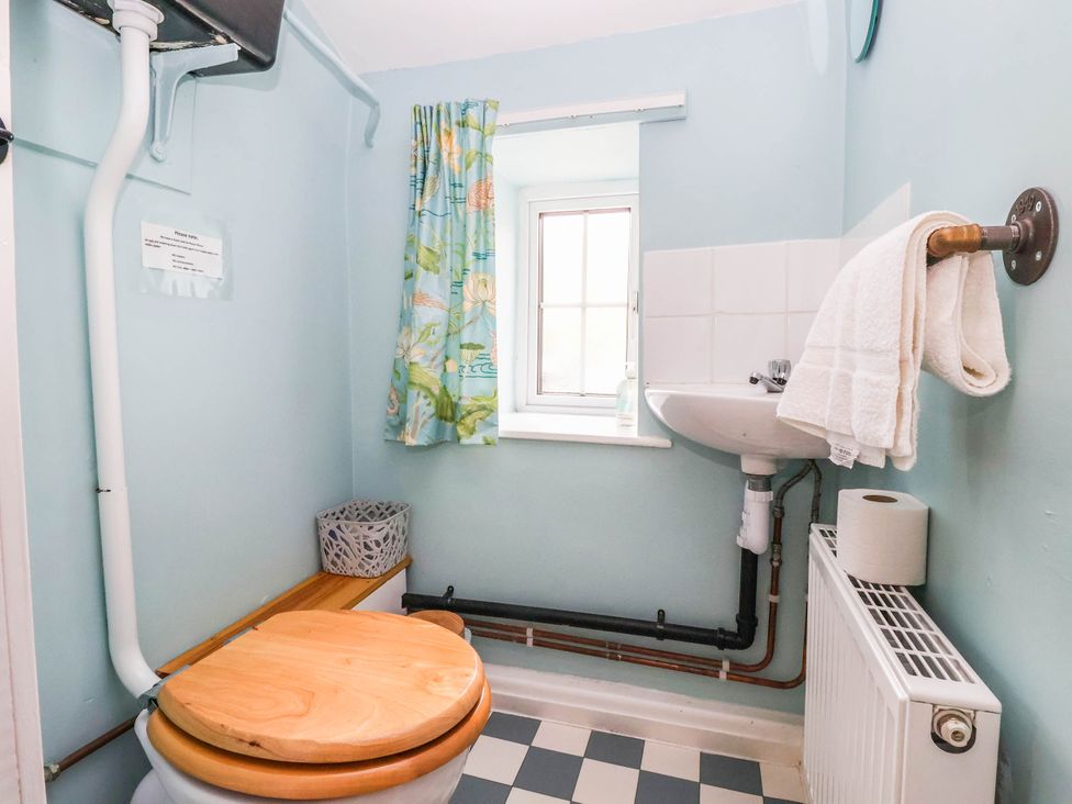 A bathroom with a sink and toilet at South View in Richmond