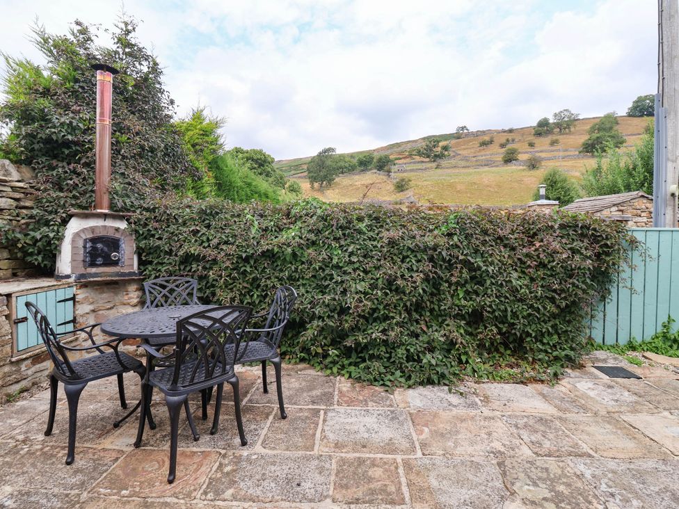 An outdoor seating area with a table and chairs at South View in Richmond