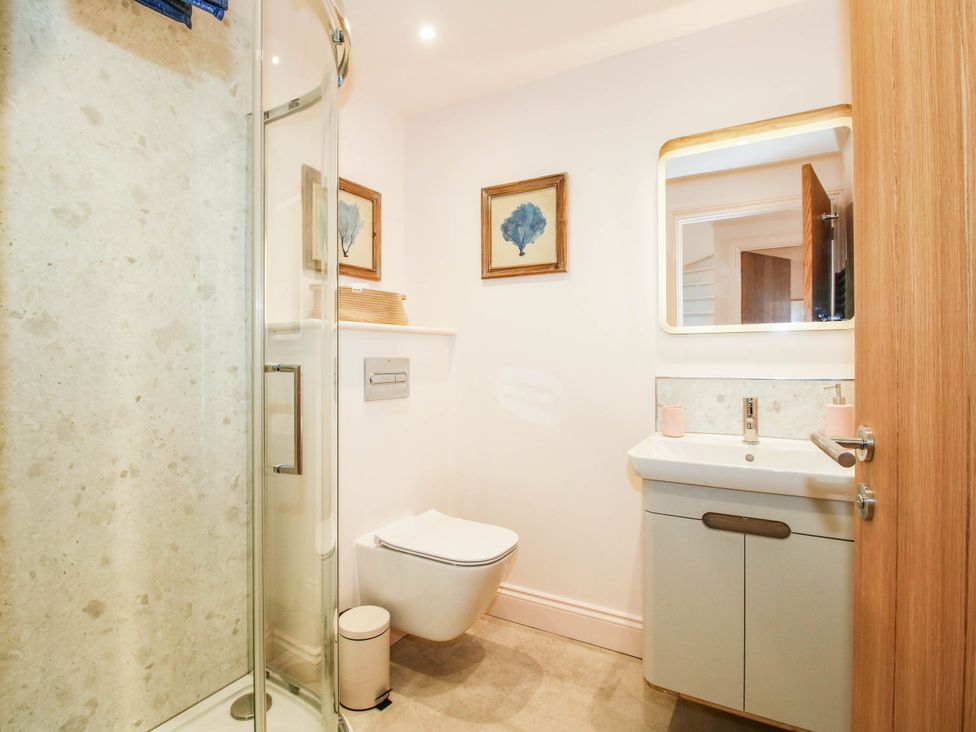 A bathroom with a shower, toilet, and sink at Little Red Barn in Wallop near Westbury