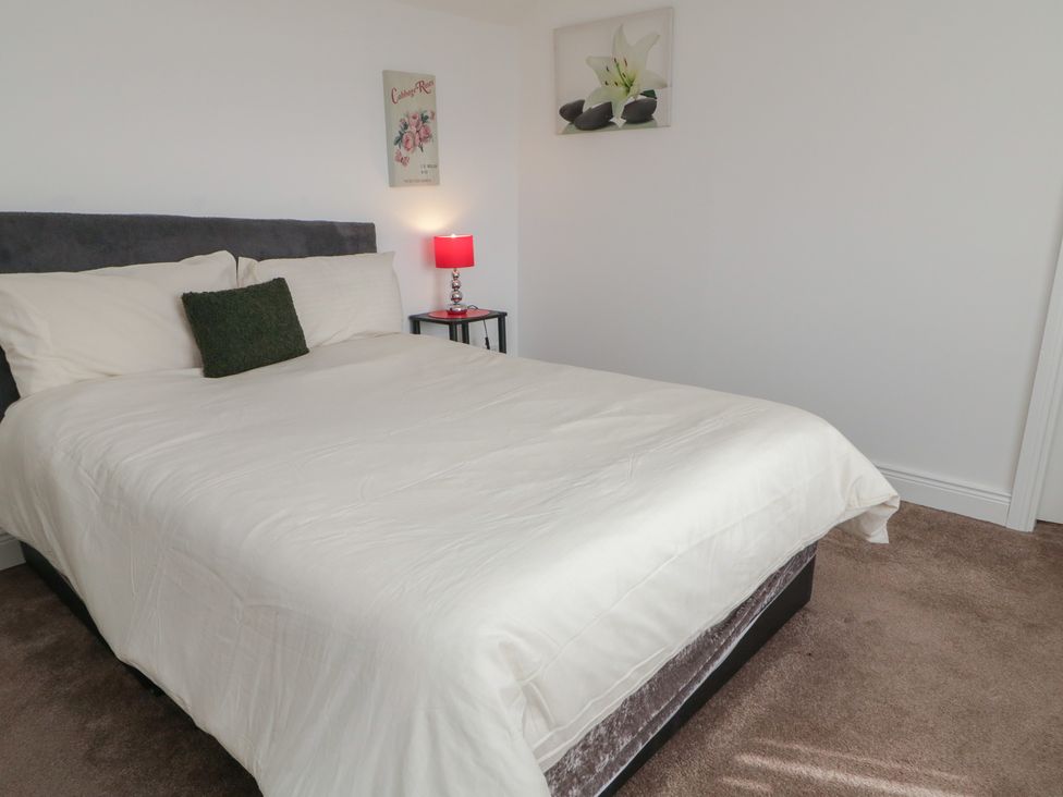 A bedroom with a bed and lamp at Mourne Mountains View in Dunmurry