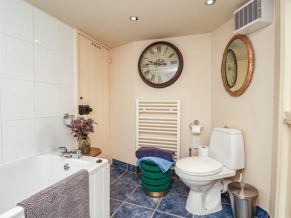 A bathroom with a tub and toilet at bellebeck