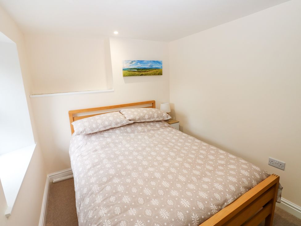 A bedroom with a bed and lamp at Woody Bank