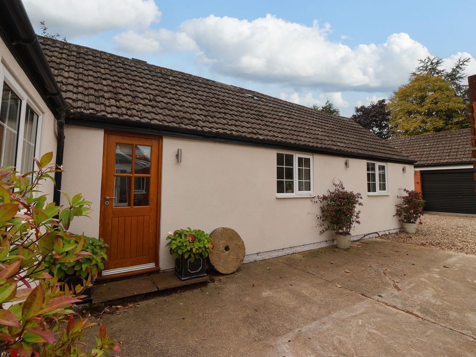 An exterior view of a property with a door and windows at Millstone Cottage Leven Near Beverley