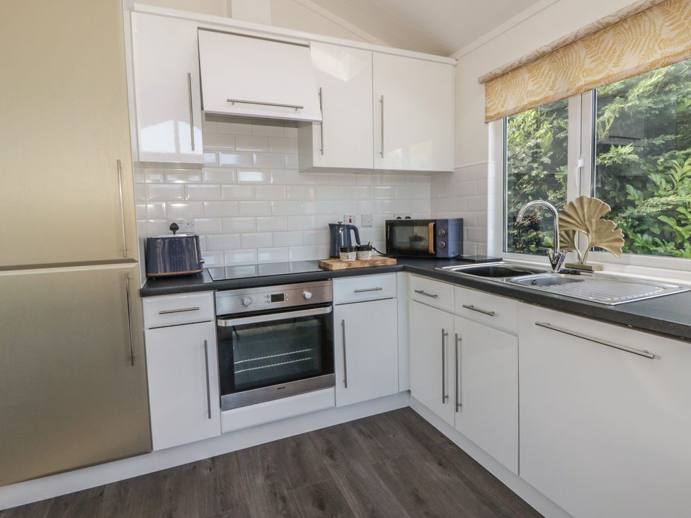 A kitchen with appliances and a countertop at 73 Cildraeth in New Quay