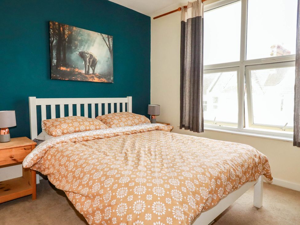 A bedroom with a bed and bedside tables at Seaside Retreat in Newquay