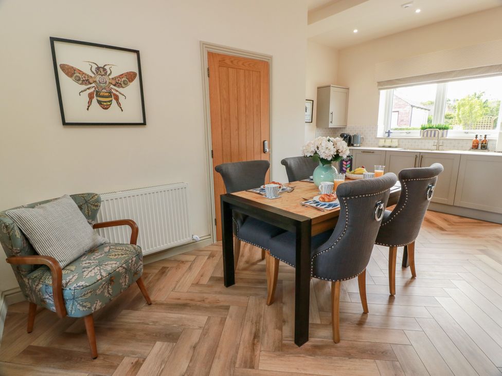 A dining room with a table and chairs at Sandy Toes in Powfoot, Annan