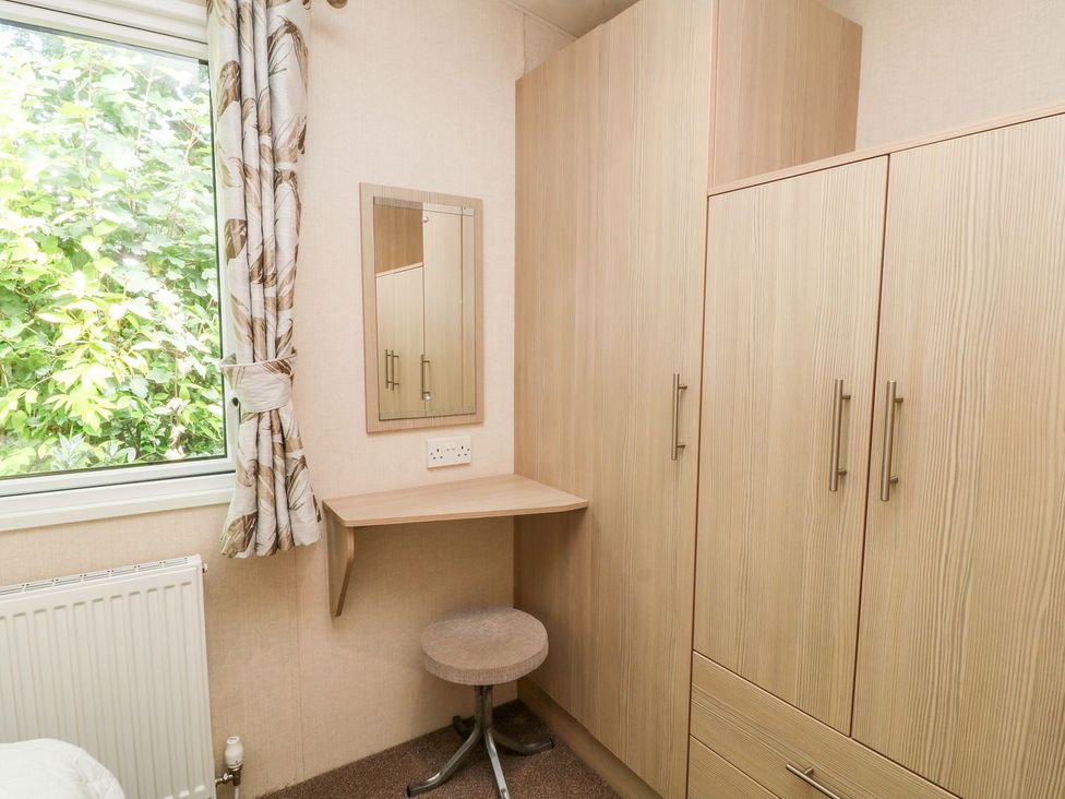 A bedroom with a desk and mirror at Great Mis Tour in Tavistock