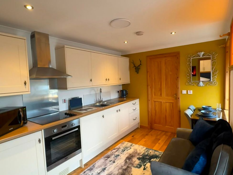 A kitchen with oven and sink at Bothan Beag Daliburgh, Isle Of South Uist