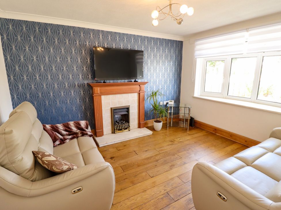 A living room with a television and fireplace at Mariner's Nook in Cleethorpes