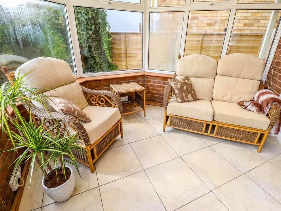 A conservatory with rattan furniture and plant at Mariner's Nook in Cleethorpes